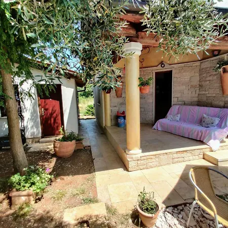 Cozy Holiday Home With Private Pool In I An Holiday home Sisan